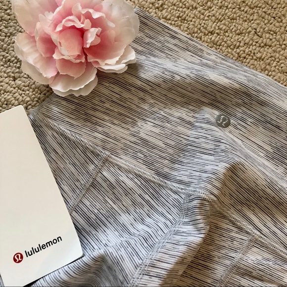 ❌SOLD❌ NWT Lululemon Wunder Under Crop HR Scallop - Picture 7 of 8